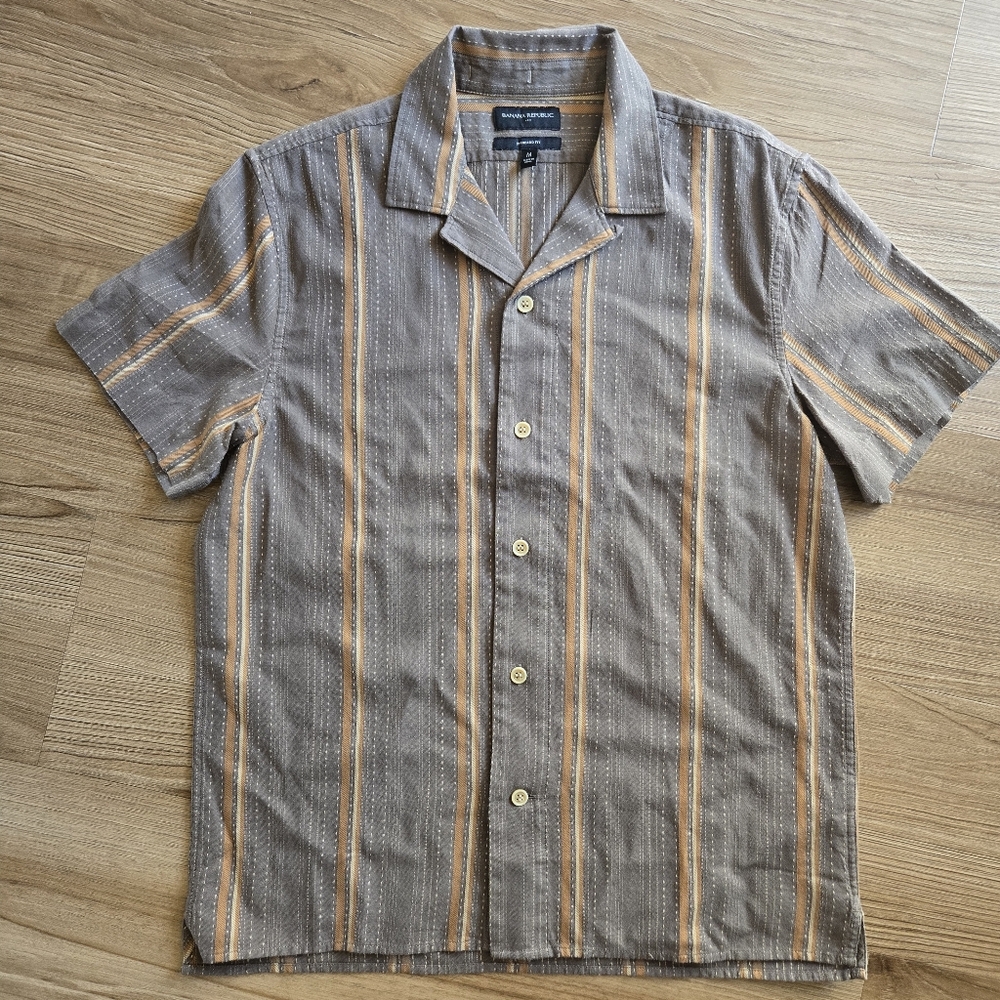 Banana Republic  Standard-Fit Textured Resort Shirt sz M